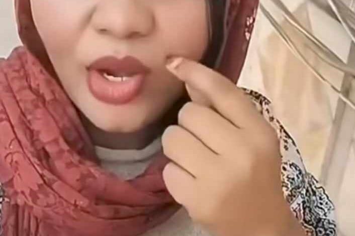 شاهد بالفيديو.. من أحد شوارع القاهرة.. فتاة سودانية ترد على شاب وصفها بــ"الخالة": (أنا خالة صغيرة جداً ما شاء الله علي مواليد 2003) وساخرون: (حدنا وين في العولاق دا يا جنقو مصر) 1 462647450 398370043346712 532578943211553682 n