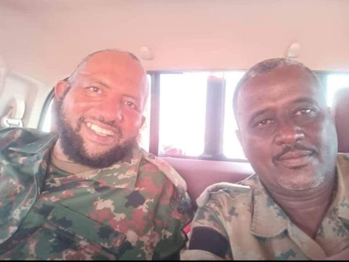 شاهد بالصورة.. نائب رئيس جماعة أنصار السنة الشيخ محمد الأمين إسماعيل يرتدي الزي العسكري وينزل الميدان والجمهور يتفاعل: (لن تهزم أمة يقودها العلماء والحفظة) 463647350 952505756917513 8838143012804191706 n