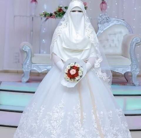 بالفيديو.. شاهد ردة فعل عريس سوداني عندما تفاجأ بعروسته ترتدي "النقاب" مع فستان الفرح في ليلة زفافهما 1 IMG 20190927 WA0011