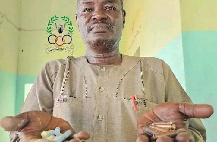 شاهد بالصورة.. أشهر أستاذ "رياضيات" بالسودان يتفقد عدد من المدارس بمدينة بحري بعد أن قام الجيش بتحريرها ويطلق مبادرة (مكان الطلقة نجيب طبشيرا بكرة بلدنا نشوف تعميرا) 1 الأستاذ هاجر عبد الرحمن