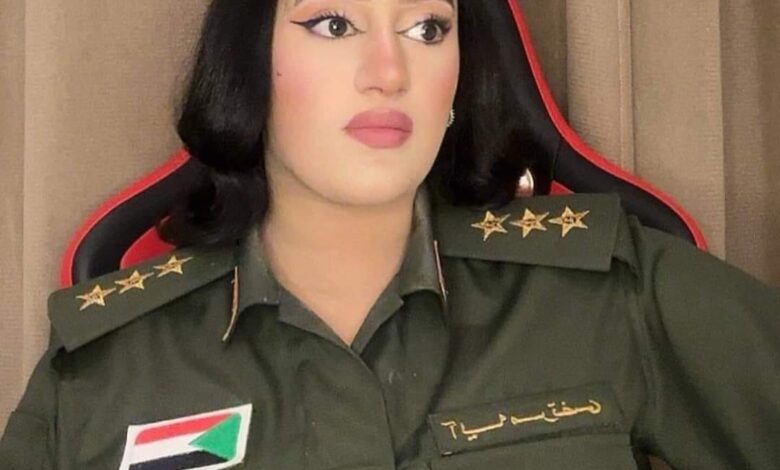 شاهد بالصورة والفيديو.. المودل آية أفرو تفاجئ المتابعين وتظهر بالزي العسكري للجيش وتقدم به فواصل من الرقص المثير على أنغام أغنية الفنانة ميادة قمر الدين الجديدة 1 اية افرو الزي العسكري