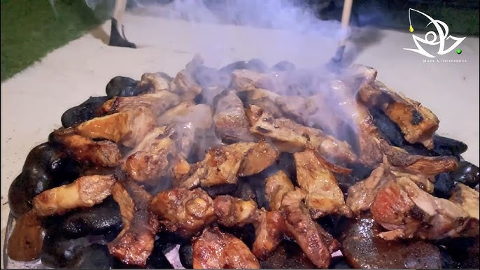 شاهد بالفيديو.. (أنا حأكل لحمة على حجر) فتاة مصرية تتفاعل مع الأكلات السودانية "السلات والأقاشي" بعد أن جربتها لأول مرة وتثير ضحكات المتابعين 1 سلات