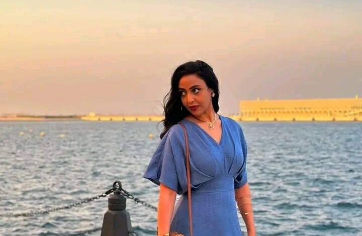 شاهد بالصور.. المذيعة شهد المهندس تعود لخطف الأضواء على السوشيال ميديا بإطلالة مبهرة من أحد الشواطئ بالإمارات 1 شهد المهندس الشاطئ