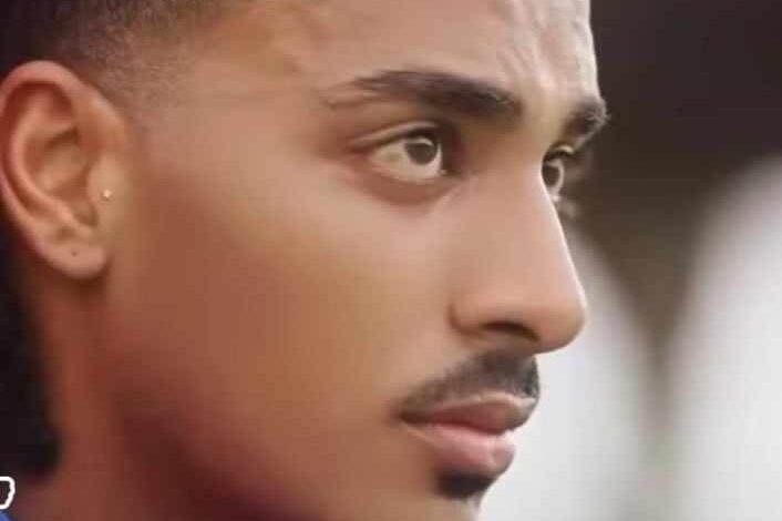 شاهد بالصورة والفيديو.. نجم صقور الجديان يخطف قلوب الفتيات وإحداهن تعلن "إنبراشها": (سماحة شديدة أريتك راجلي) 1 عبد الرحمن كوكو2