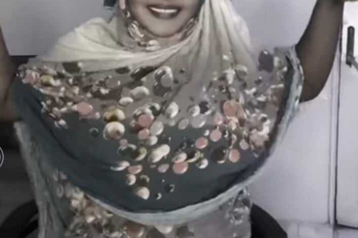 شاهد بالصورة والفيديو.. فتاة سودانية تحتفل بتحرير سنجة وتتغنى بقوات أبو طيرة برقصة "الطيرة" وإشارة "البل" 1 462561593 458188233973278 6173339081731293419 n