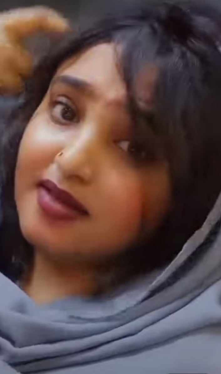 شاهد بالصورة والفيديو.. حسناء سودانية تسخر من الفنانة ندى القلعة: (أمسكي تور مجوكك عليك ونحنا بنمسك الشكري علينا) 10 462565924 1295695221784548 5429238759216660632 n