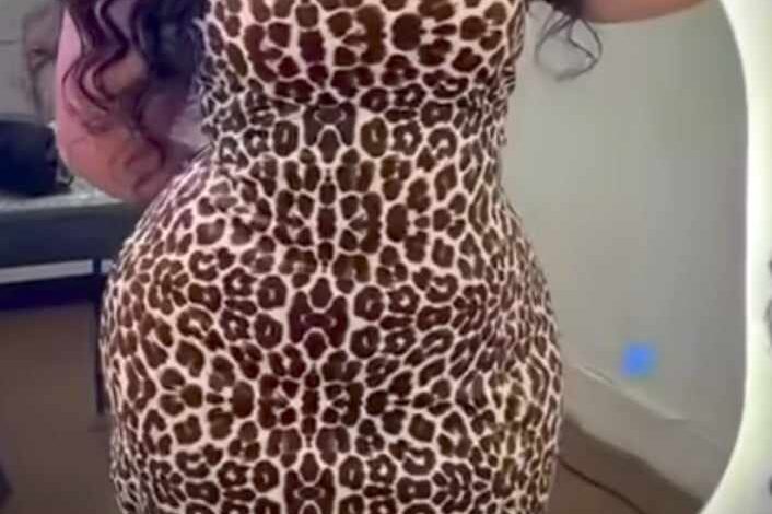 شاهد بالصورة والفيديو.. على أنغام الفنانة إيمان الشريف.. مودل سودانية حسناء تستعرض جمالها بأزياء فاضحة كشفت مفاتنها 1 462583279 1675372199703232 1936614974041258468 n