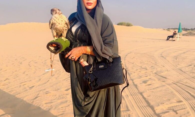 شاهد بالصور.. الناشطة السودانية خديجة أمريكا تخطف الأضواء بــ"العباية" و "النسر" الخليجي 1 465678234 1122184726133538 5966759247553626578 n