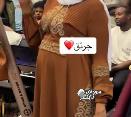 شاهد بالصور.. الجنس اللطيف بالسودان يسخر من الفنانة مروة الدولية بعد إحيائها حفل بالقاهرة وهي "حامل": (البيبي بكون برقص ويوم بتولدي في حفلة والبينا ما بنخرب والجنين منطرب) 1 465745539 974448134727516 2145276578491574113 n