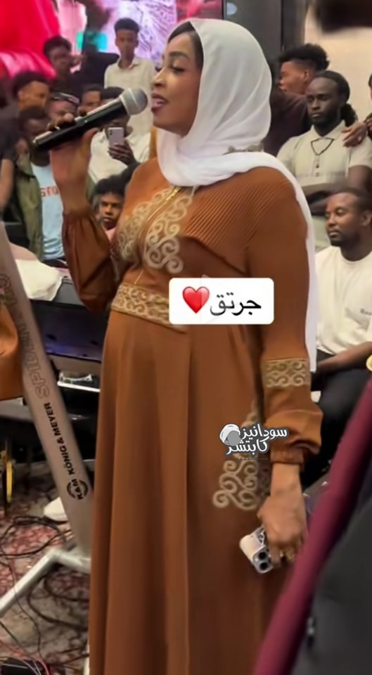 شاهد بالصور.. الجنس اللطيف بالسودان يسخر من الفنانة مروة الدولية بعد إحيائها حفل بالقاهرة وهي "حامل": (البيبي بكون برقص ويوم بتولدي في حفلة والبينا ما بنخرب والجنين منطرب) 2 465745539 974448134727516 2145276578491574113 n