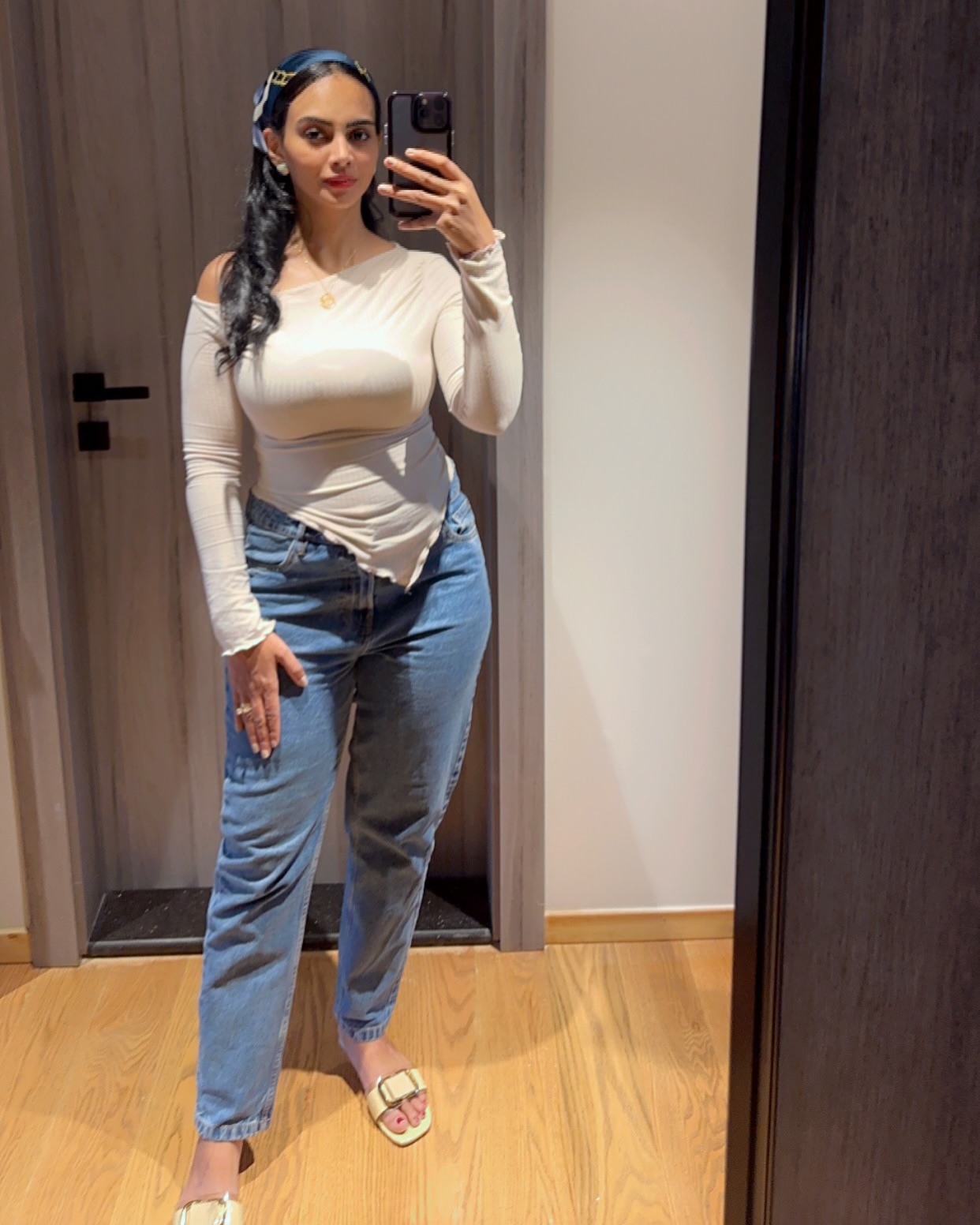 شاهد بالصور.. زوجة الحرس الشخصي لقائد الدعم السريع تظهر في إطلالة جديدة وتقول: (الحمدلله كل الناس بتحبني ولو ما بتحبني أمشي اتعالج) وساخرون: (مافي زول بحبك غير زوجك المجغوم) 5 466569796 18470201017060622 3597975957416774102 n