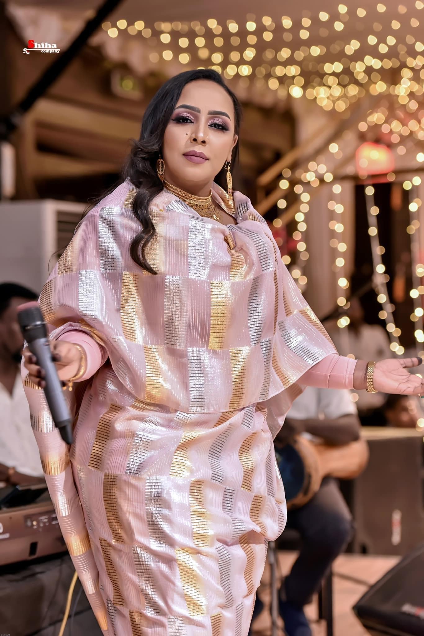 بالصورة.. الفنانة هدى عربي تنشر هاشتاق تطالب من خلاله بعدم قهر الرجال في يومهم العالمي "خلي راحتو ياخي" 2 467421382 2245816035800189 6359181286848277449 n