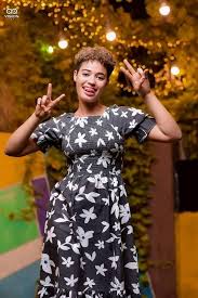 شاهد بالفيديو.. الفتاة السودانية صاحبة "الترند" الشهير (شكلك بادي الريد جديد) تظهر في مقطع جديد مع والدتها 1 images 14