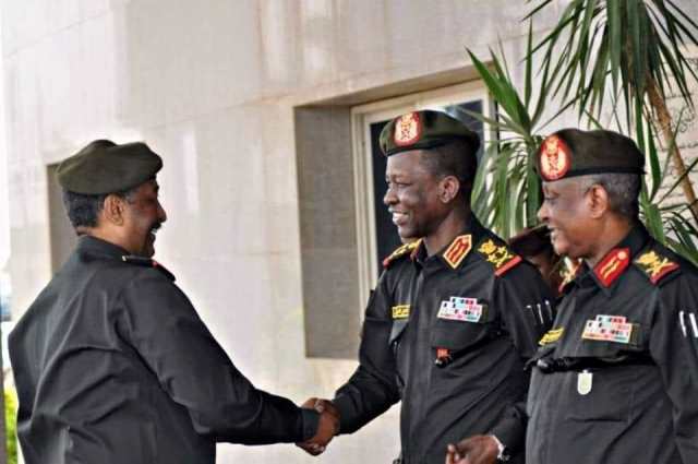 🔴 البرهان والكباشي يعرفان أدق تفاصيل ظاهرة (حبوبة) هذا الوالي 11 البرهان وكباشي