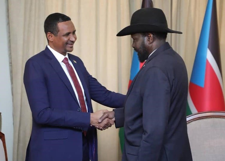 عبر اتصال هاتفي.. حميدتي يطلب من حكومة جنوب السودان السماح لقواته التي يطاردها الجيش بالانسحاب إلى عمق ولاية شمال اعالي النيل ورياك مشار يصدمه ويرفض طلبه 10 حميدتي وسلفا