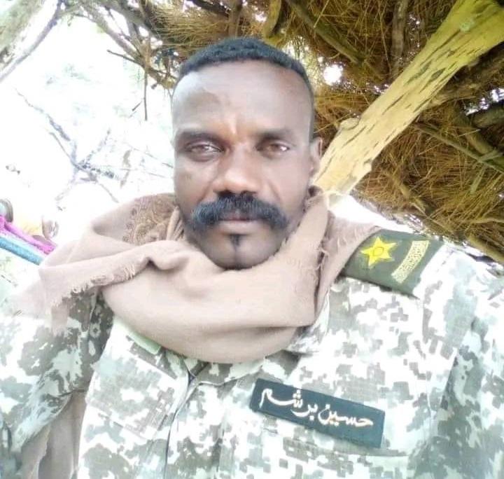 شاهد بالفيديو.. بعد لحظات من خروجه في مقطع.. القائد الميداني للدعم السريع "برشم" يهرب ويترك سيارته وملابسه وهاتفه وبطاقته بعد هجوم الجيش عليهم 10 344724426 1180503755946195 6470050919131397847 n 1