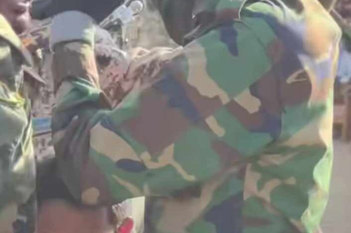 شاهد بالفيديو.. مقاتل بصفوف القوات المشتركة يغني في حفل بالفاشر ويشعل حماس الضباط والجنود (من شندي لمحور الجيلي المشتركة صمام الأمان) 1 462584764 907498354783731 6404240360270185802 n