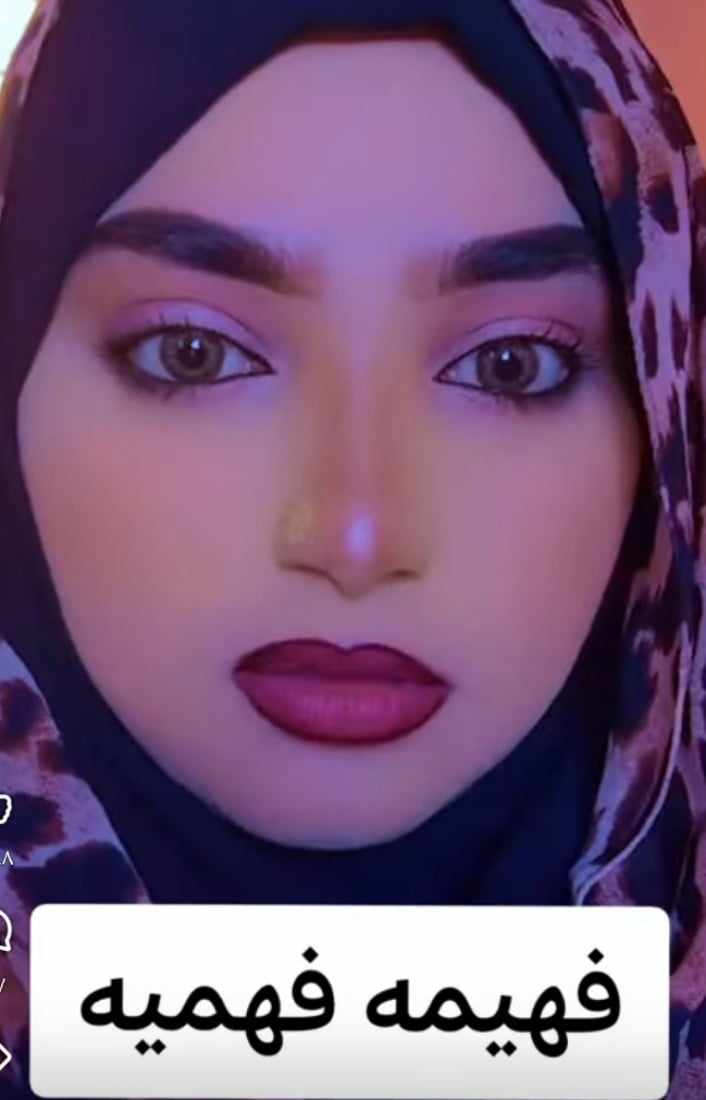 شاهد بالصورة والفيديو.. شبيهة الفنانة فهيمة عبد الله تكشف معاناتها مع السؤال المتكرر عن علاقتها بالمطربة: (لا أشبهها وأنا عيوني كبار وأنفي زي نخرة حنان) 10 467132956 1157692199298188 2627651098389380289 n