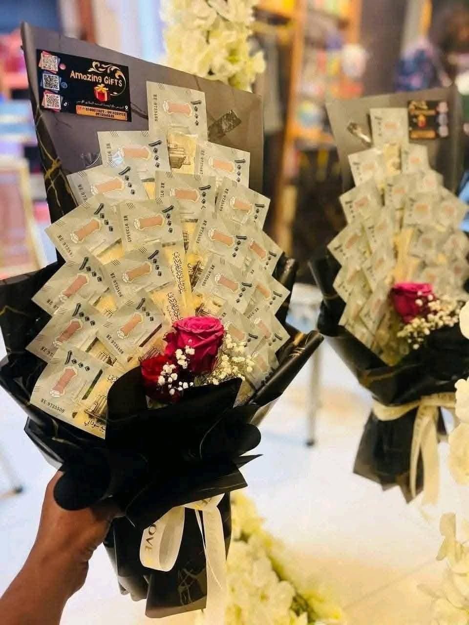 شاهد بالصورة.. سوداني يفاجئ عروسته ويبعث لها مهر الزواج بالعملة الجديدة بعد ساعات من طرحها على المواطنين 2 469450554 1631709337731328 5616143131601325513 n