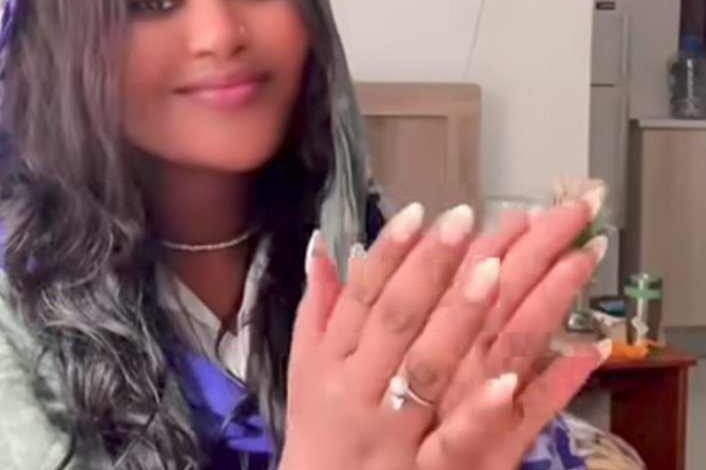 شاهد بالصورة والفيديو.. حسناء سوداني تغني وترقص بطريقة مثيرة على أنغام (كان داير البل تعال لدار حمر) 1 470051321 1660889487857253 1319834474784090842 n