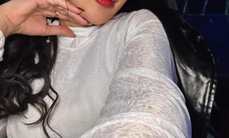 شاهد بالصور.. بالأبيض الأنيق.. نجمة السوشيال ميديا الأولى بالسودان "لوشي" تخطف الأضواء بجلسة تصوير ملفتة واللوايشة: (ربنا يحفظك لينا من تجار البصل) 1 471860509 1159889292159982 8444261370348693357 n