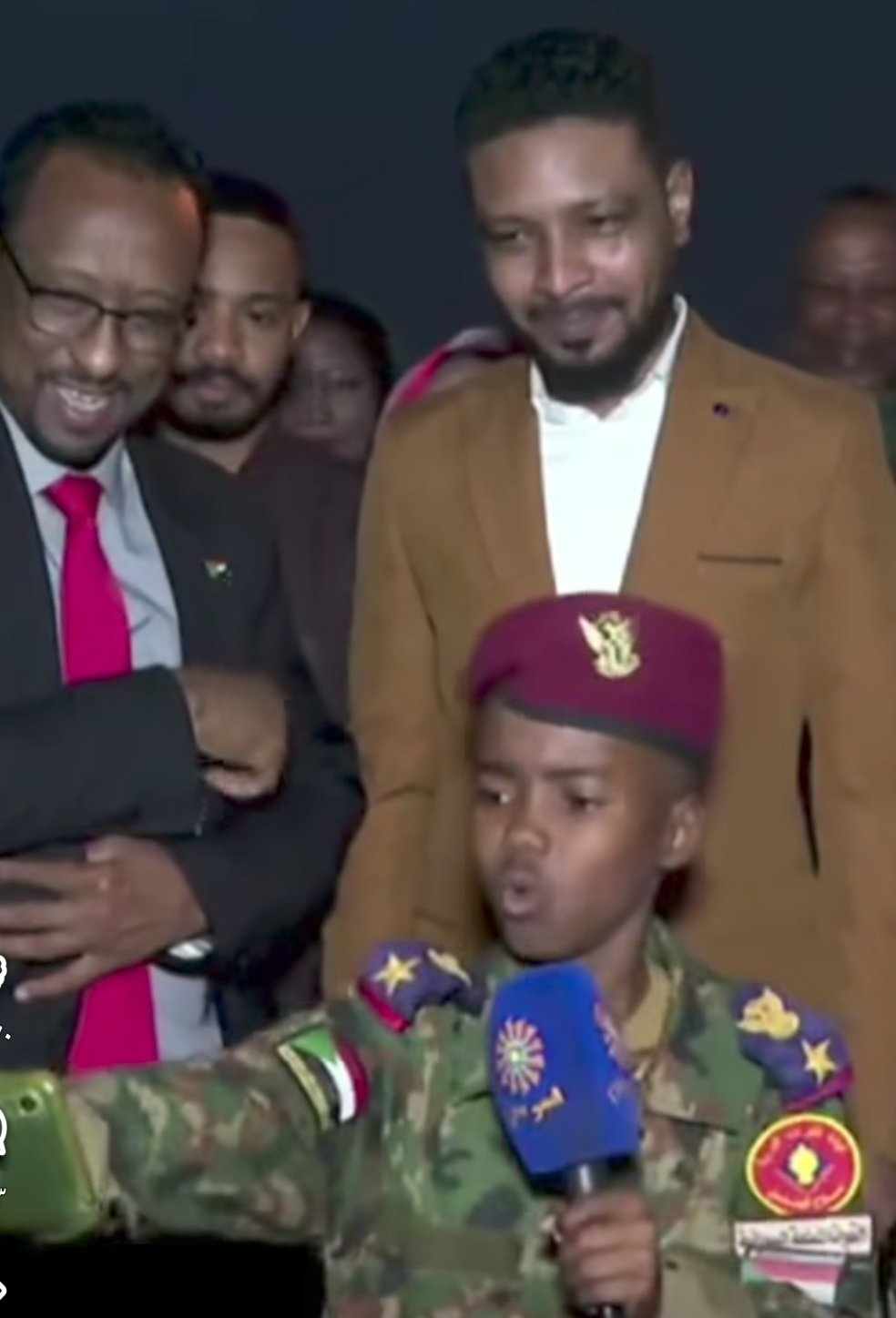 شاهد بالصورة والفيديو.. طفل سوداني يثير إعجاب وزير الإعلام بقصيدة قوية 10 470053616 593850840272190 253107692845821862 n 1