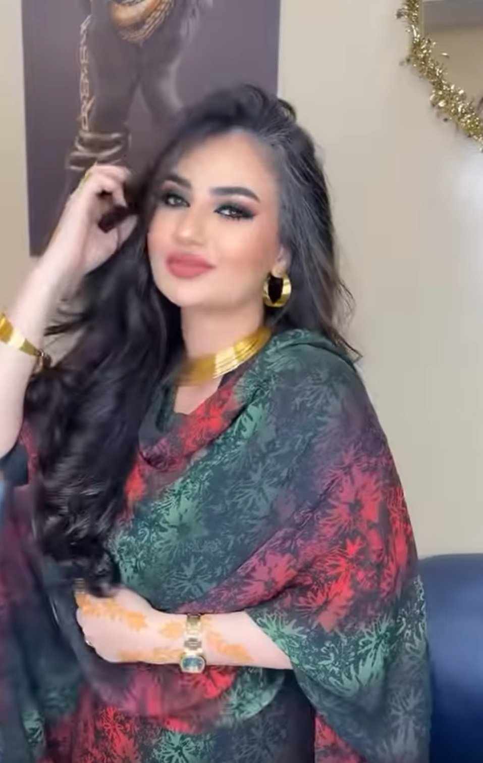 شاهد بالصورة والفيديو.. الحسناء السودانية صاحبة المقولة الشهيرة (الرجل بالنسبة لي أداة انجاب) تعود لإثارة الجدل بوصلة رقص على أنغام إحدى أغنيات الفنانة مروة الدولية 10 474877747 554882137523178 4527109126751083214 n