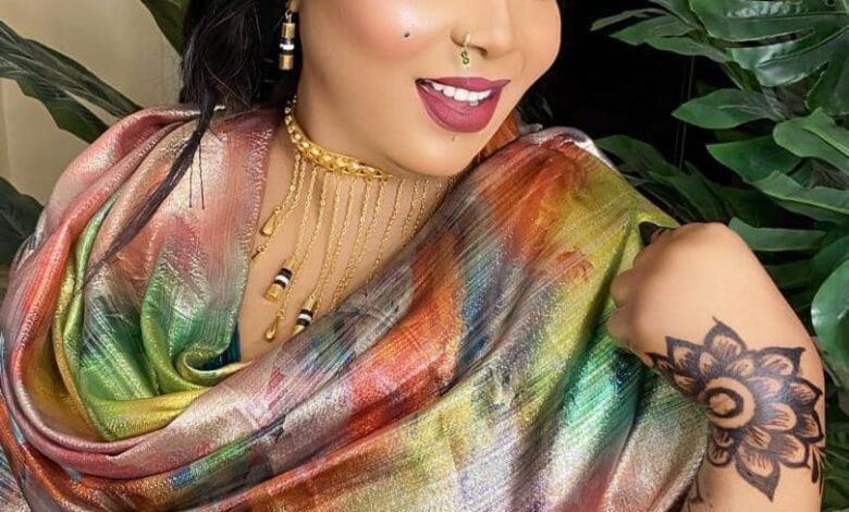 شاهد بالفيديو.. التيكتوكر السودانية خديجة أمريكا تظهر بإطلالة ملفتة وتزعم أنها "هندية" الجنسية 1 خديجة أمريكا جديد