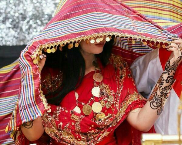 الفركة مزينة بالجنيهات الذهبية