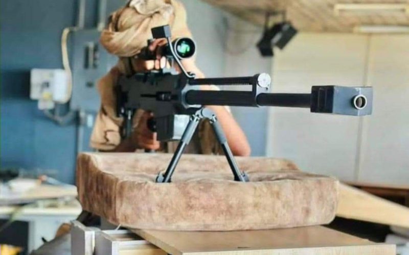 شاهد بالفيديو.. بعد أن غاب لمدة نص ساعة فقط دون أن يطلق الرصاص عليهم.. جنود بالجيش يستفزون "قناص" تابع للدعم السريع ويطالبونه بمواصلة العمل (مشيت وين يا أب كعيك) 10 قناص الدعم السريع