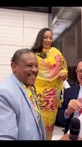 شاهد بالفيديو.. المطربة هدى عربي تقابل الفنان حسين شندي بالأحضان وبعناق حار تحت أنظار جمال الوالي 10 هدى عربي وحسين شندي