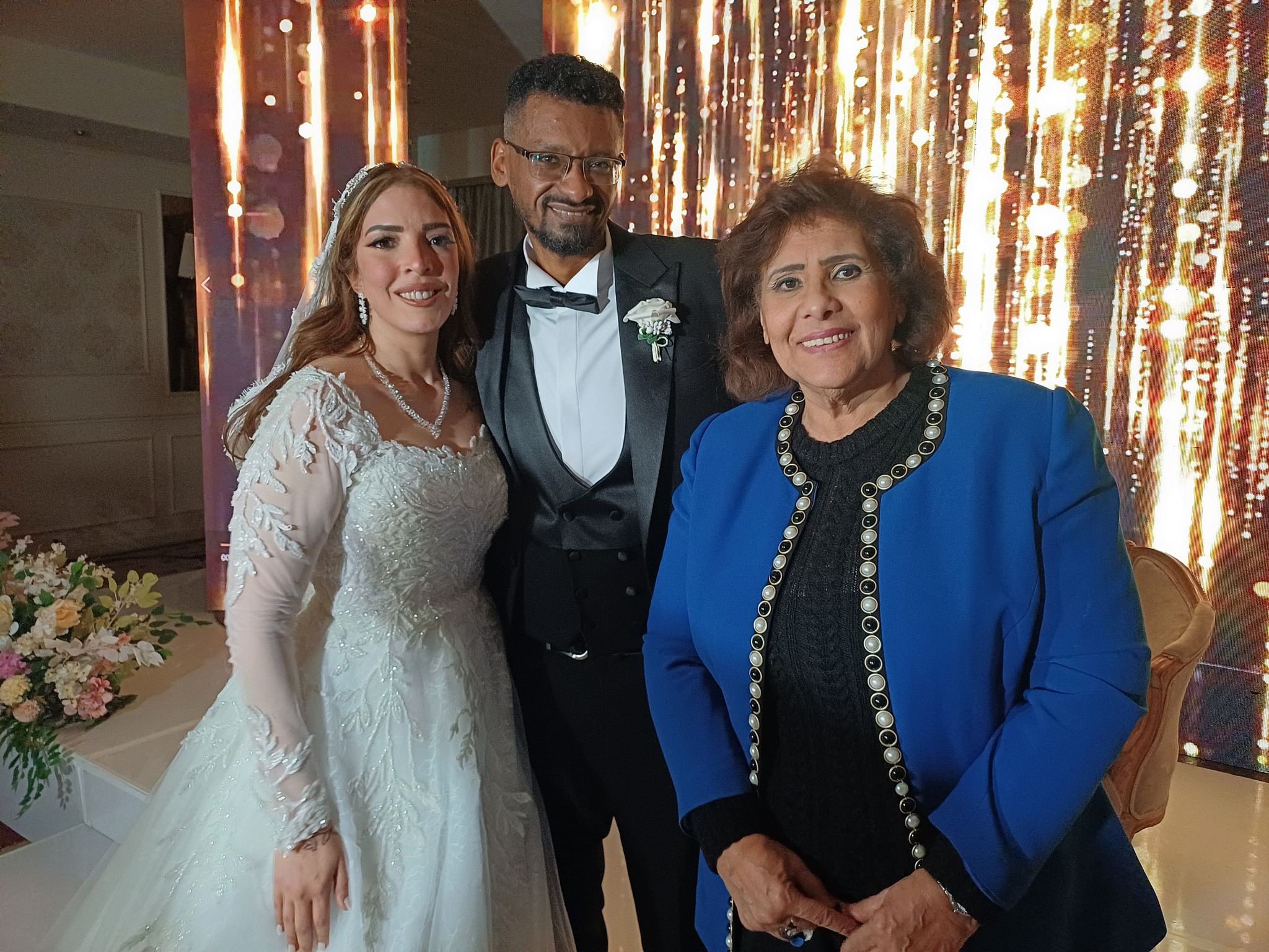 شاهد بالصور.. في حضور وزير الخارجية.. زواج رجل أعمال سوداني من صحفية مصرية معروفة بالقاهرة والجنس اللطيف يتحسر: (الحقونا يا بنات المصريات شفشفونا) 2 475285275 10163075980134283 2515224180393131439 n