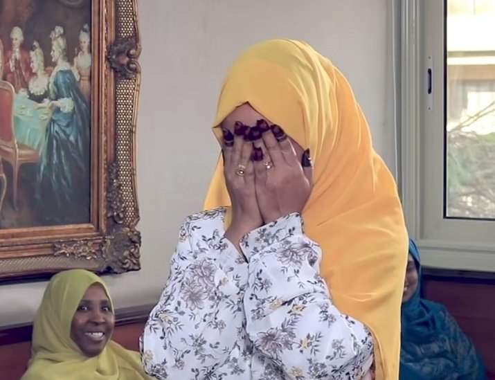 بالصورة والفيديو.. بعد معاناة طويلة مع مشاكل الإنجاب.. سيدة سودانية تجهش بالبكاء داخل العيادة بعد أن أبلغها طبيب مصري بأنها حامل لأول مرة 10 476777410 1144686770637798 2262845591974520148 n