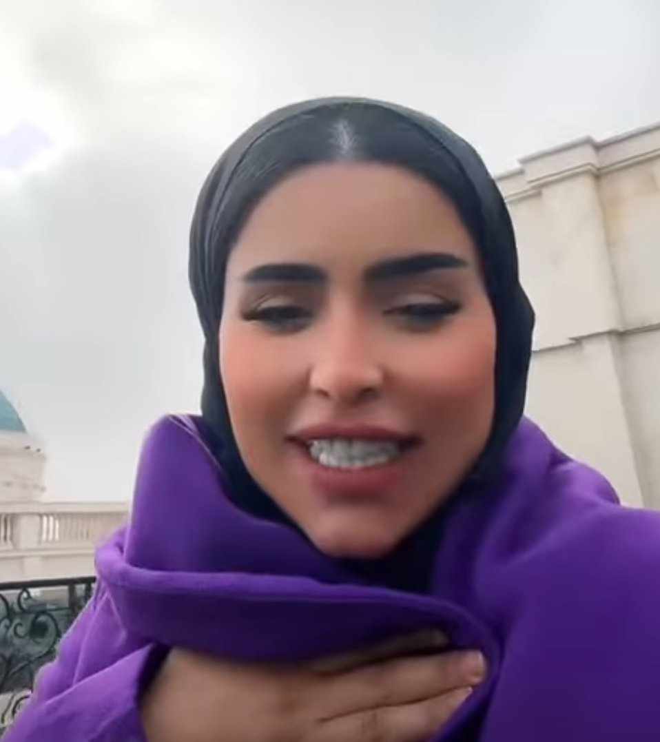 شاهد بالصورة والفيديو.. تيكتوكر سعودية تتحدث اللهجة السودانية بطلاقة وتقلد الفتيات السودانيات لحظة خروجهن في أجواء رائعة 10 480048514 1165791081595678 7607643070773944369 n