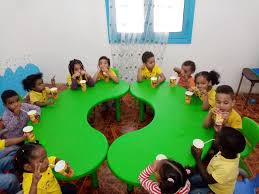 شاهد بالفيديو.. رياض الأطفال بمدينة بحري تفتح أبوابها والتلاميذ الصغار يستقبلون جنود الجيش الذين حضروا لتفقدهم بالنشيد الوطني 1 images 3