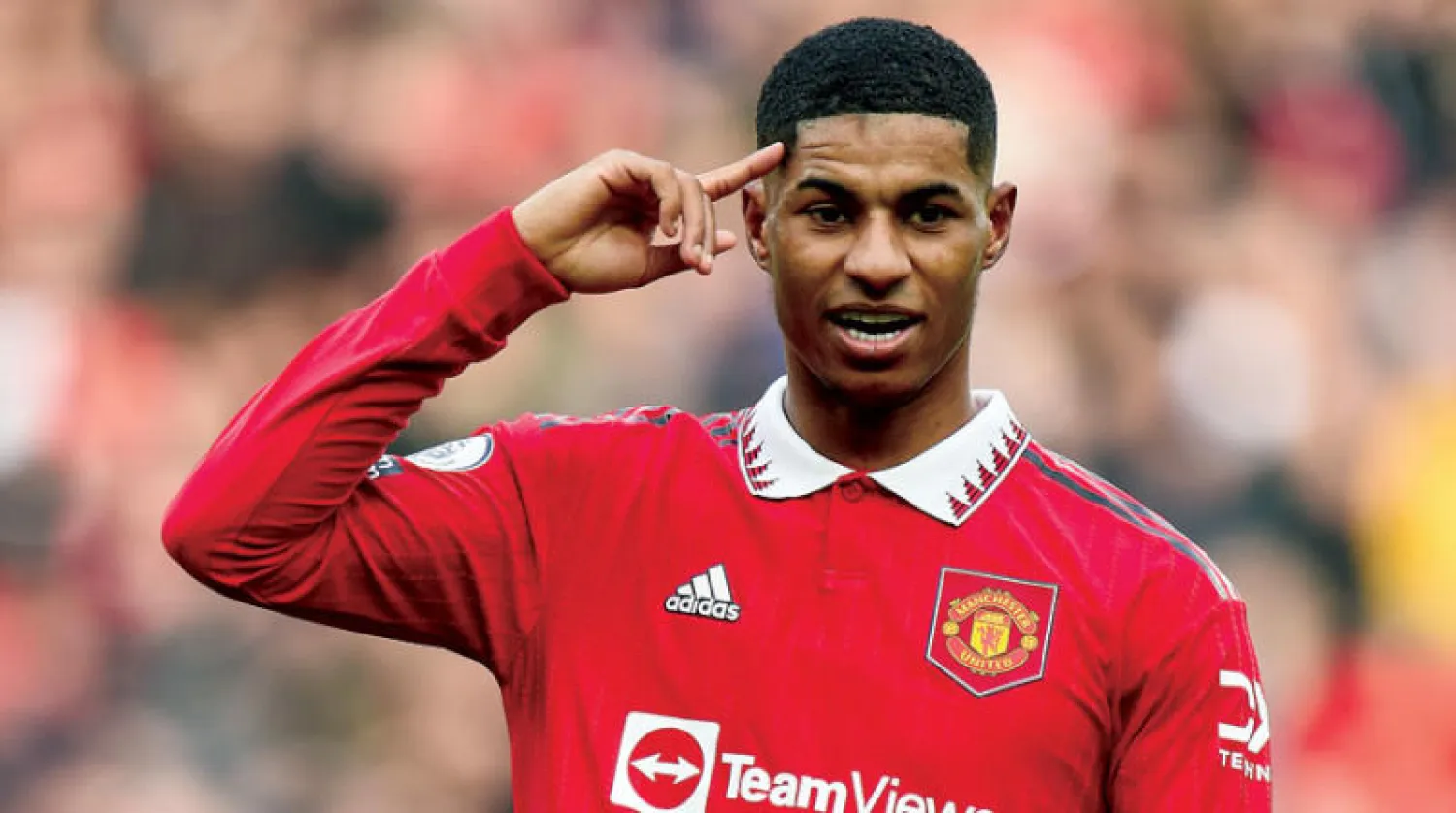 شاهد بالفيديو.. مشجع سوداني متابع للدوري الإنجليزي من داخل الملعب ينادي على اللاعب "راشفورد" ويتغزل فيه بالدارجية السودانية 10 129195.jpg