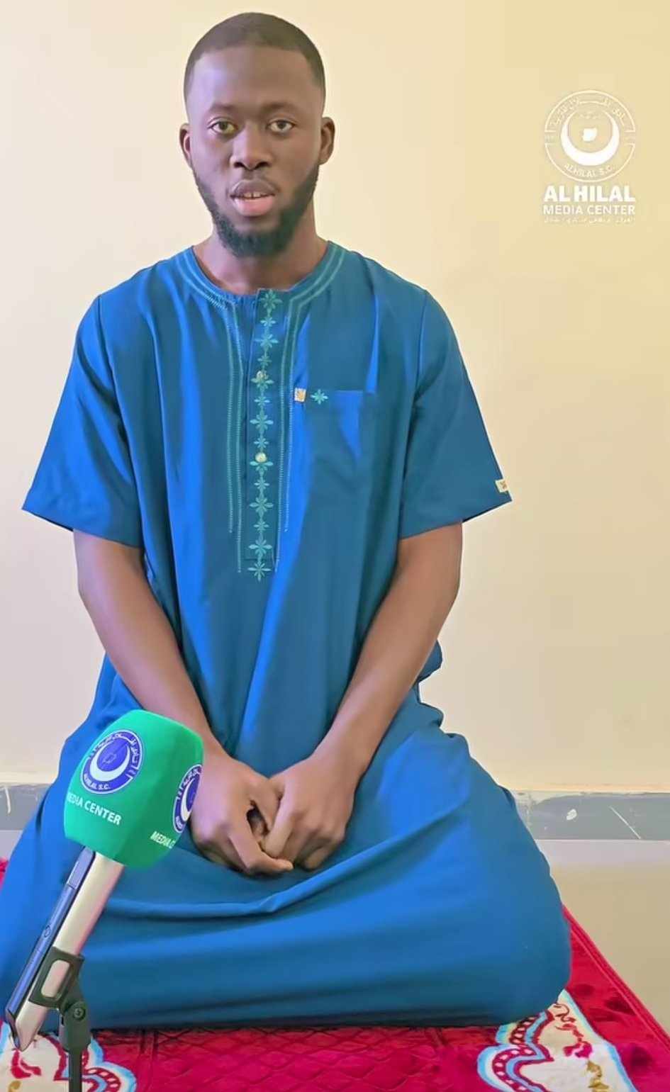 شاهد بالصورة والفيديو.. تلاوة قرآنية عطرة من حارس مرمى الهلال السوداني العاجي "عيسى فوفانا" 10 482622127 634897525828057 2753311955976368583 n