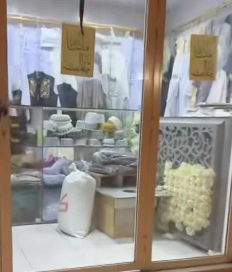 شاهد بالصورة والفيديو.. قصة رجل سوداني بالسعودية تعرض محله لحريق ودمار كامل وعوضه الله بمحل أفضل منه منحه له أحد السودانيين وافتتحه برأس مال قيمته 800 ريال فقط 10 482810528 1321852592467174 2017502307091318717 n 1