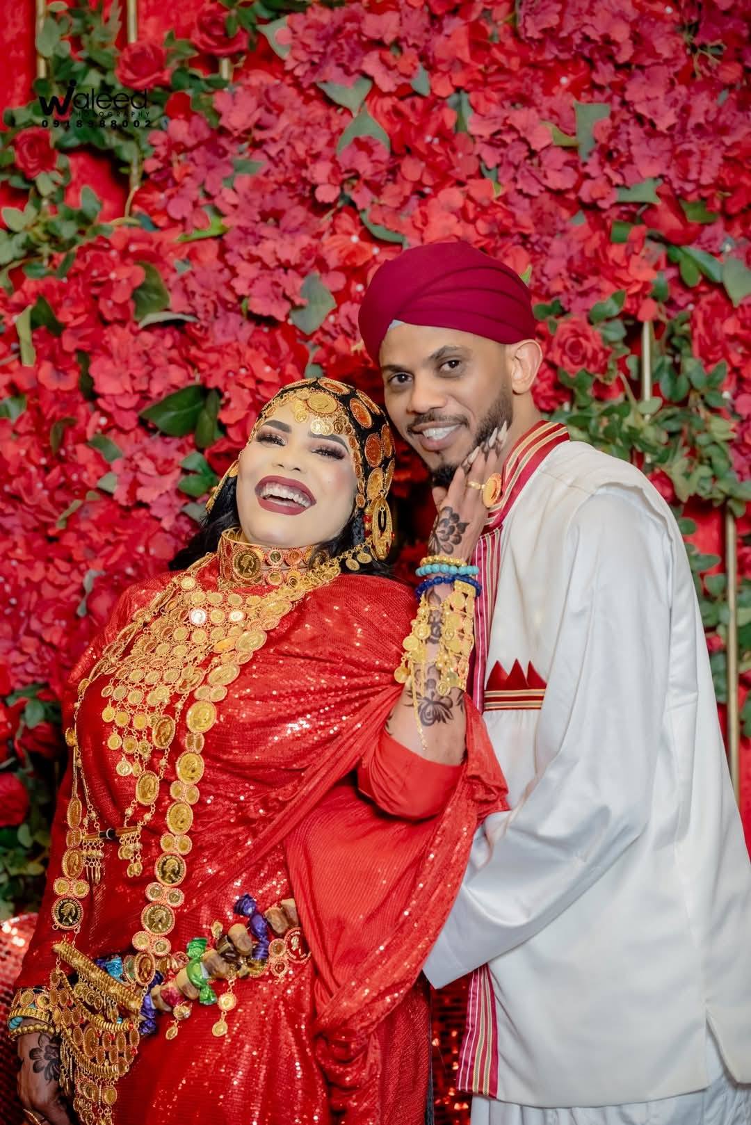 شاهد بالفيديو.. الفنانة آسيا بنة وزوجها يحصلان على هواتف "آيفون" هدية من أحد المحلات السودانية بالقاهرة 10 آسيا بنة