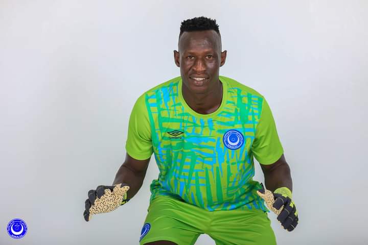 شاهد بالفيديو.. الحارس السوداني أبو عشرين: (تمت تسميتي على لاعب هلالي شهير وأبوي قال لي عقب إحدى المباريات انت زفت وإنعل أبو أهلك) 10 أبو عشرين