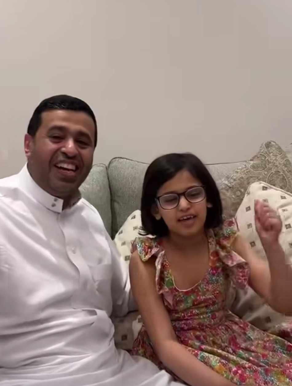 شاهد بالصورة والفيديو.. إبنة الحكم السعودي علي القحطاني تعبر عن فرحتها الكبيرة بتحرير الخرطوم وتغني مع والدها (أنا إفريقي أنا سوداني) 10 486483779 619712177890846 212789338180629701 n