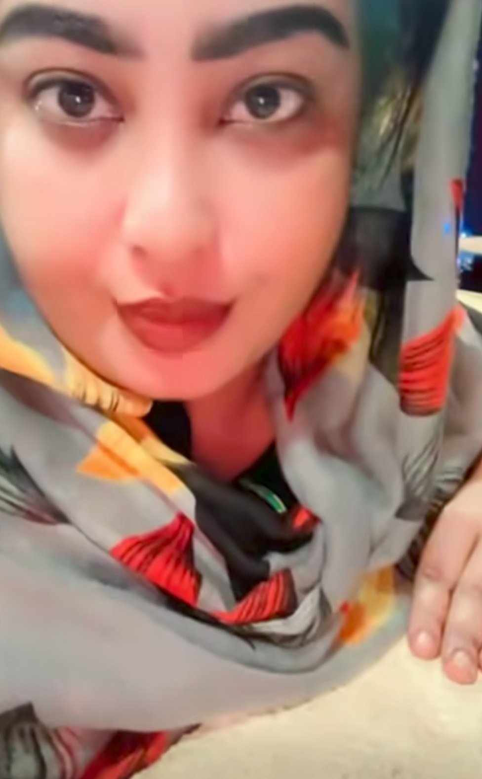 شاهد بالفيديو.. الفتاة التي تجاوب معها الفنان محمد بشير ترد على سخرية الجمهور: (أنا ما محتاجة لقروش وانتو مستعجلين لعرسي منتظرني أنجب ليكم ويل سميث ولا النميري مثلاً؟) 10 488451167 9682812828407501 96081975270775692 n