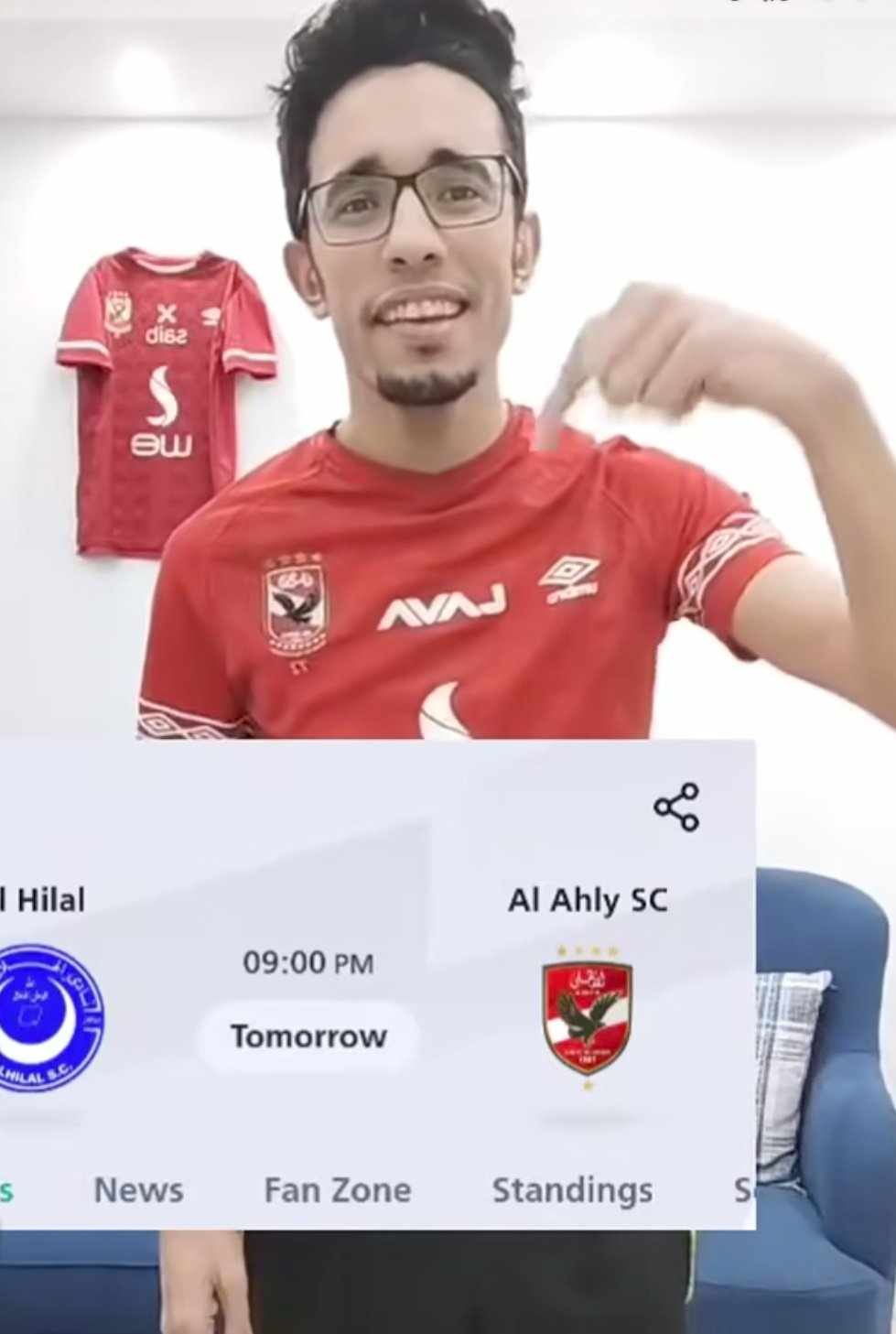 شاهد بالصورة والفيديو.. قبل ساعات من المباراة.. مشجع أهلاوي يتوعد أنصار الهلال بالهزيمة عبر الغناء والإحتفال على أنغام الأغنية السودانية الشهيرة (الليلة بالليل تمشي شارع النيل) 10 488844139 2832441623631309 7991673049988409308 n