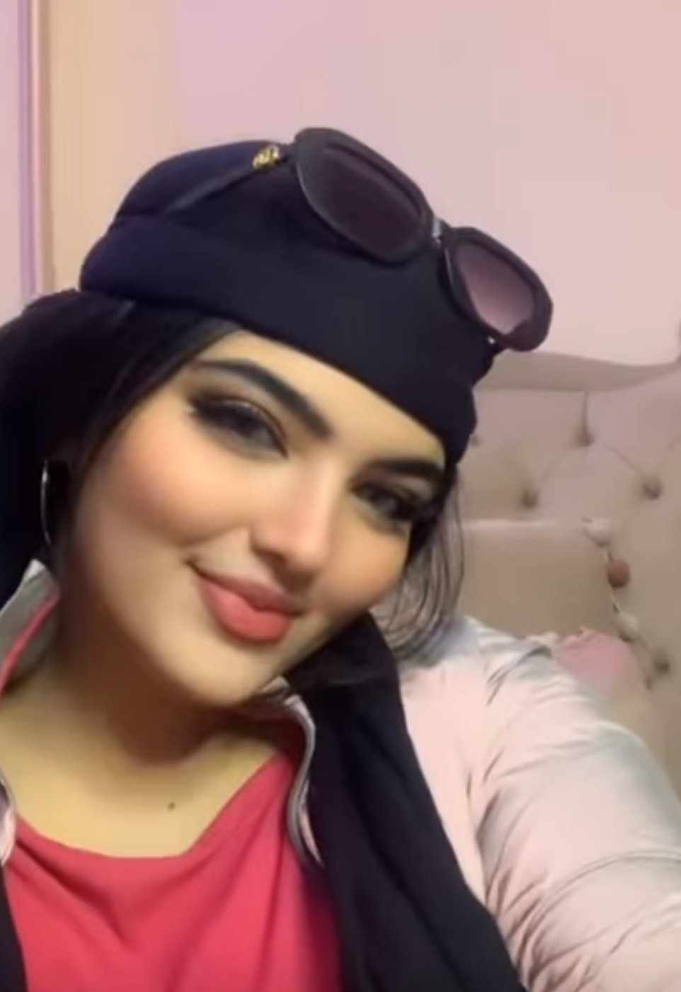 شاهد بالفيديو.. تيكتوكر مصرية حسناء ترتدي الثوب السوداني وتدخل في وصلة رقص مثيرة على أنغام أغنية الفنانة إيمان الشريف "الكمونة" 10 تيكتوكر مصرية