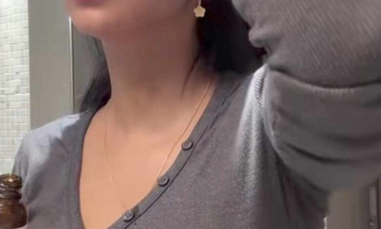 شاهد بالصورة والفيديو.. زوجة الحرس الشخصي لقائد الدعم السريع الحسناء تشعل مواقع التواصل بعد ظهورها وهي تتزين بــ"المكياج" 1 494826481 1347731416341099 911827281648055434 n