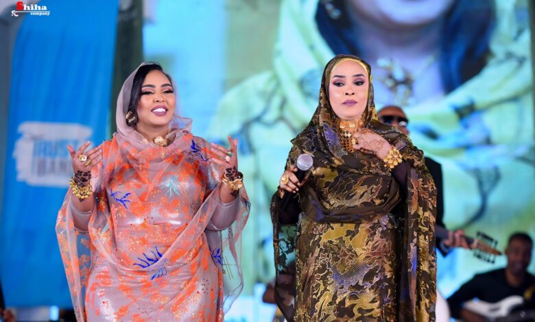 شاهد بالصورة والفيديو.. بعد أن شاركتها الغناء في حفلها الجماهيري بالقاهرة.. الفنانة هدى عربي تتغزل في "بلوبلو": (في فنان بخلي الغناء بس الغناء ما بخليهو وفي فنان الغناء بخليهو رغم انه بكون عايز لسة) 1 هدى عربي وبلوبلو