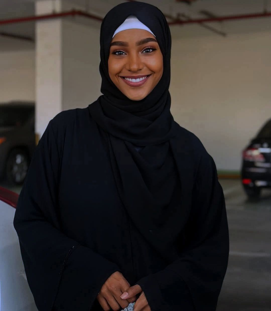 شاهد بالصورة.. المودل السودانية الحسناء تسابيح دياب تخطف الأضواء وتبهر المتابعين بالحجاب بعد أدائها فريضة الحج والجمهور يتغزل: (ملكة جمال الكون) 11 تسابيح دياب