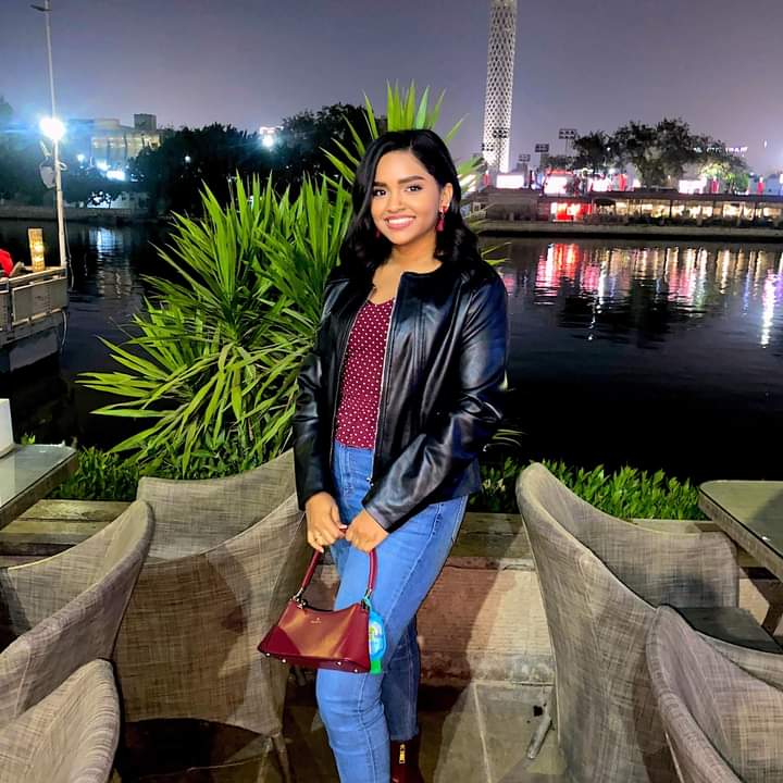 شاهد.. عروس الموسم الحسناء "حنين" محمود عبد العزيز تعود لخطف الأضواء على مواقع التواصل بلقطات مبهرة إحداها مع والدها أسطورة الفن السوداني 10 حنين محمود عبد العزيز