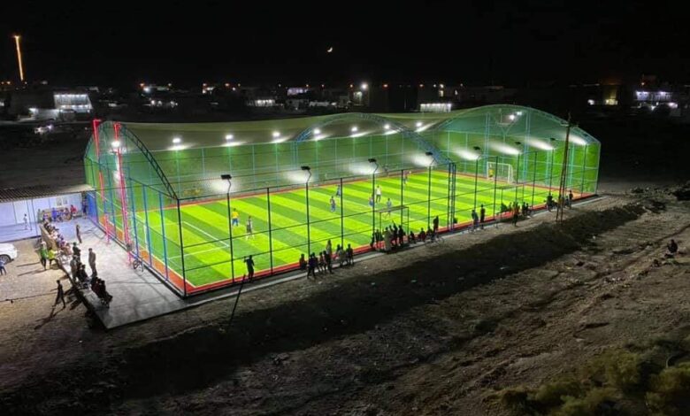 شاهد بالفيديو.. فنان سوداني يحيي حفل داخل ملعب خماسيات بإحدى دول الخليج وساخرون: (فنان متمكن وحارس مرمى قدير) 1 129426347 3652611458110915 4656040848606810546 n