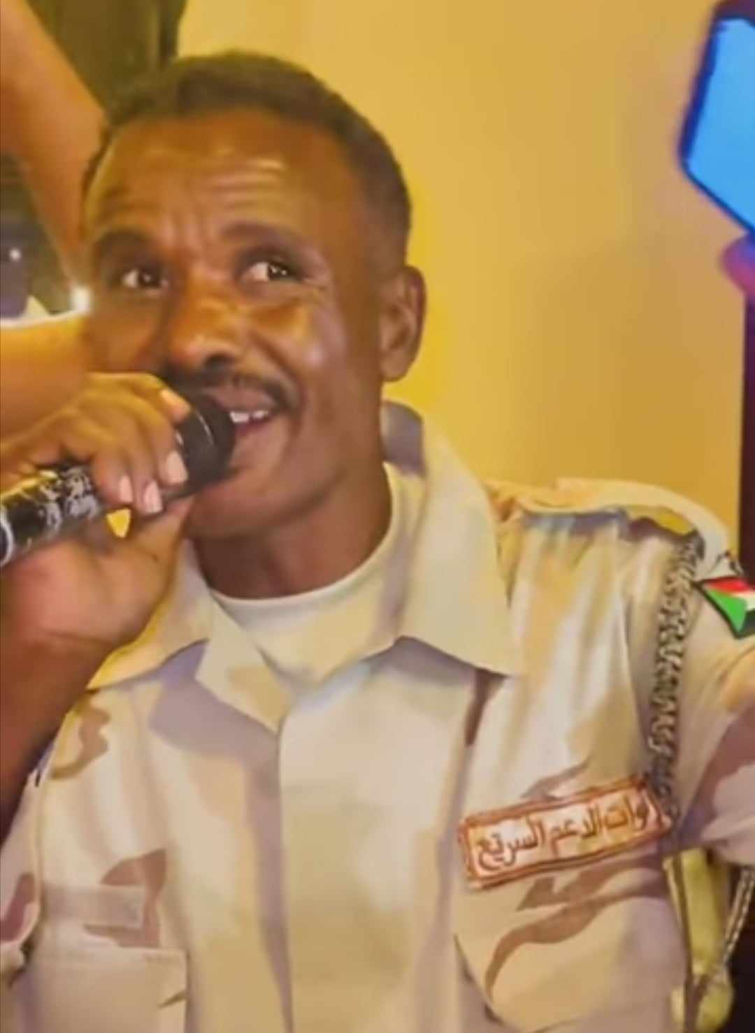 شاهد بالفيديو.. فنان الدعم السريع الأول وصاحب الأغنية الشهيرة (فرق الغوالي شين) يدعو جمهوره بهذه المدينة لحضور حفله الجماهيري وساخرون: (الحفلة حتكون مليانة شفشافة وأولهم الفنان) 10 405846827 373389211824091 3924517224965524870 n